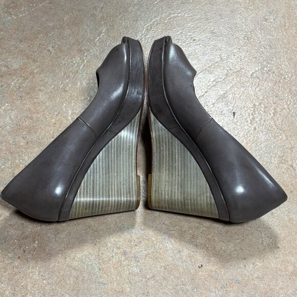 Cole Haan Sadie Open Toe Wedge Heels Size 9.5 Taupe Leather Classic - Picture 4 of 13